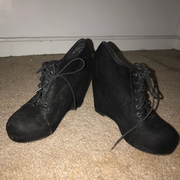 Black high heel boots - Picture 2 of 5